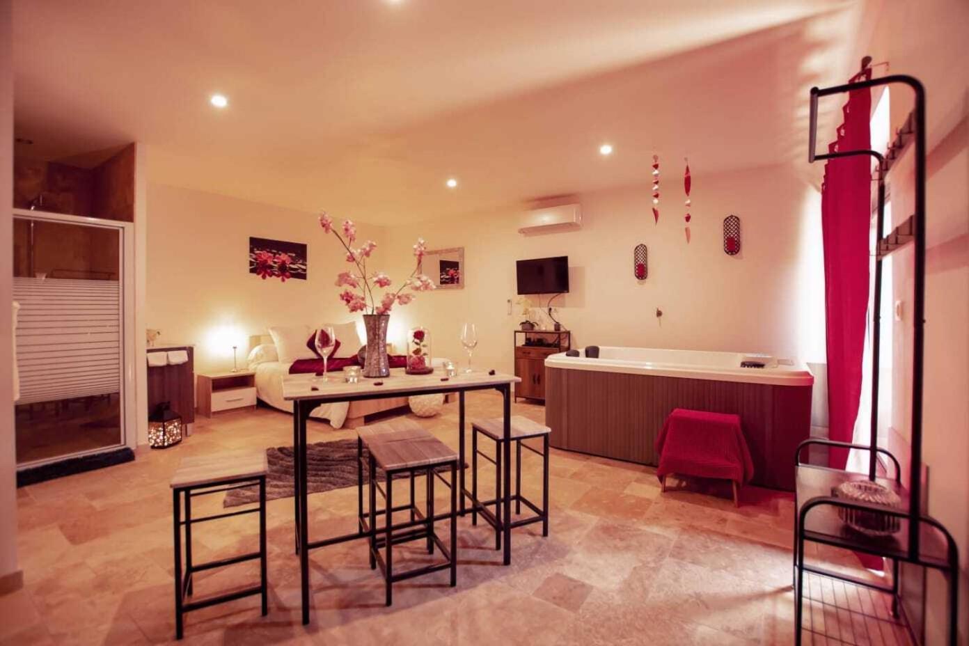 Gites spa de charme L ETOILE SPA Beynac-et-Cazenac Extérieur photo
